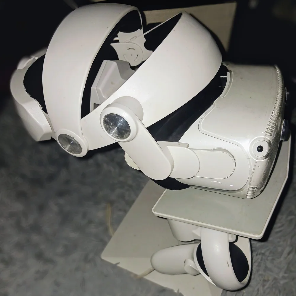 White VR Console with Adjustable Head Straps and Lens Covers